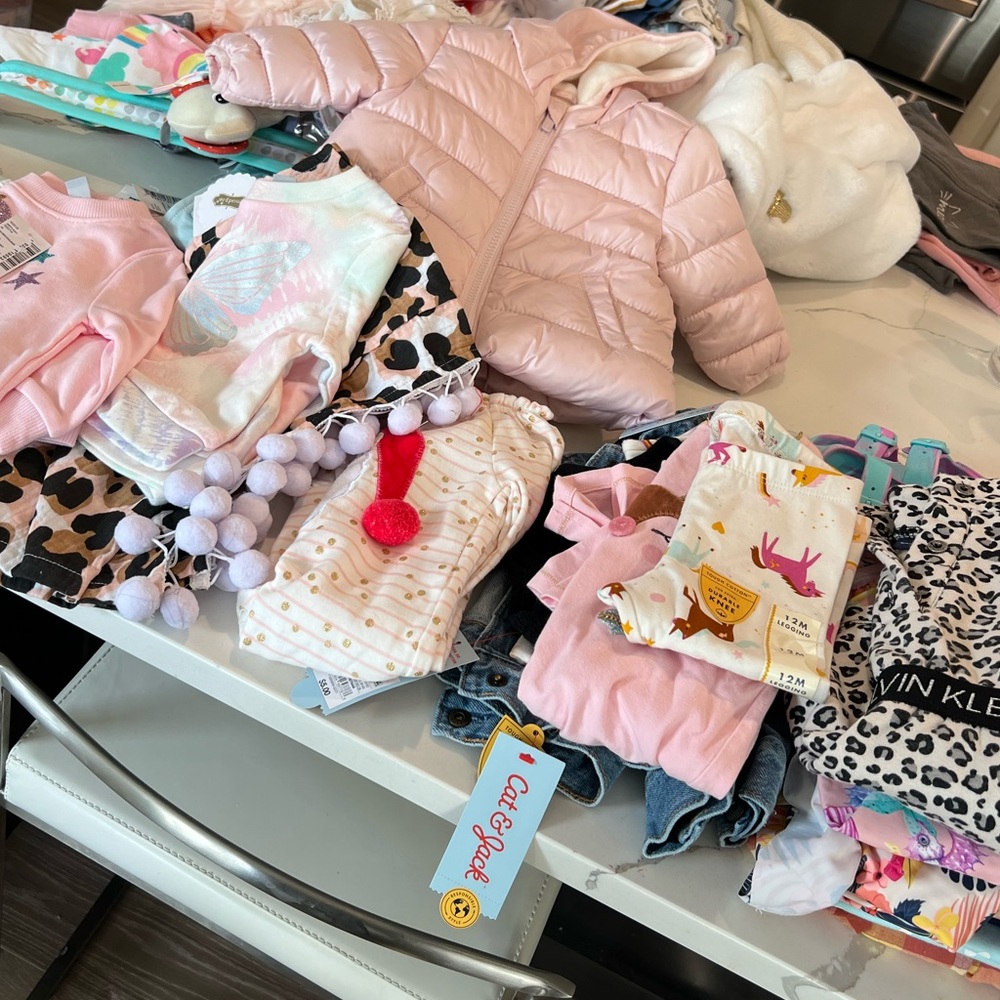 TONS OF BABY GIRL CLOTHES 0-24M